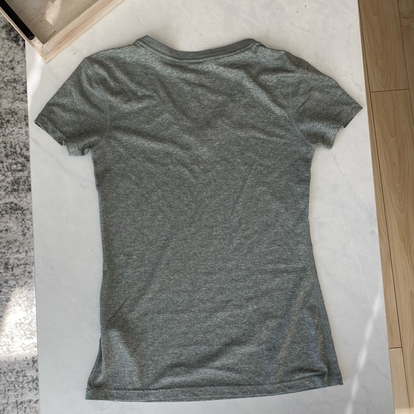 NIKE Dri-fit Grey Workout T-Shirt - Size XS - Picture 2 of 5
